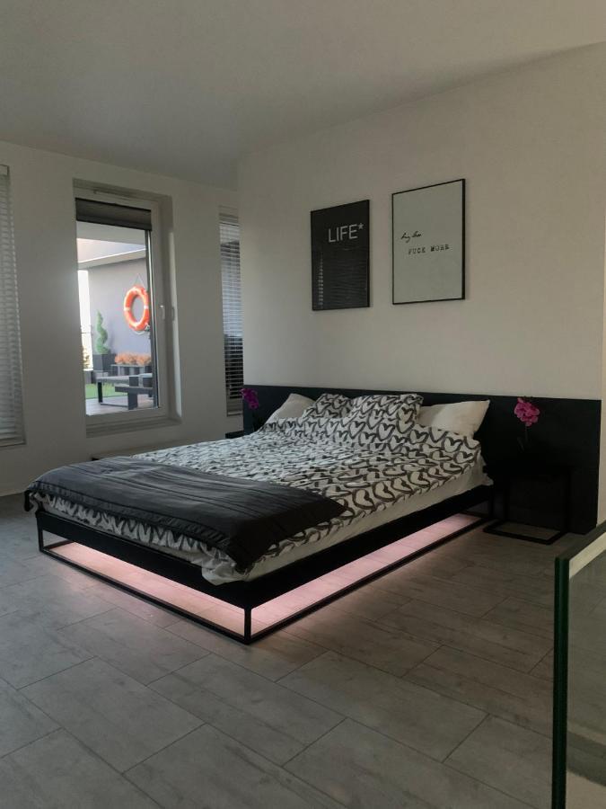 Ekskluzywny Penthouse Z Ogrodem W Centrum Lodzi ภายนอก รูปภาพ